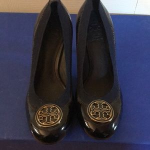 Navy blue patent leather pumps..